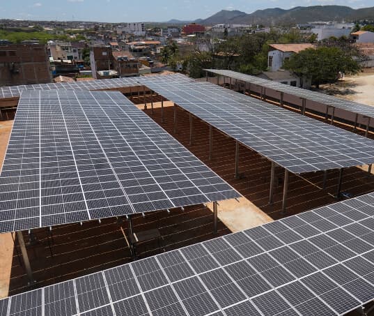 moura-e-itemm-implementam-microrrede-que-integra-energia-fotovoltaica-geracao-termica-e-armazenamento-de-energia