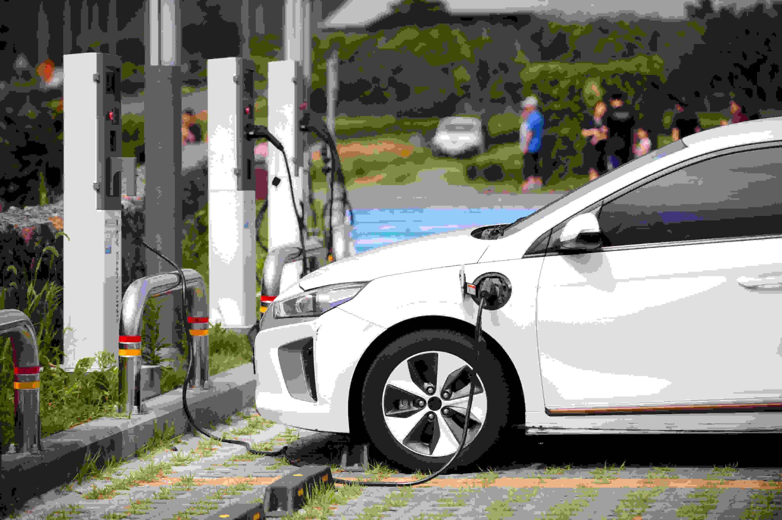 Como funciona um carro elétrico? Um guia completo